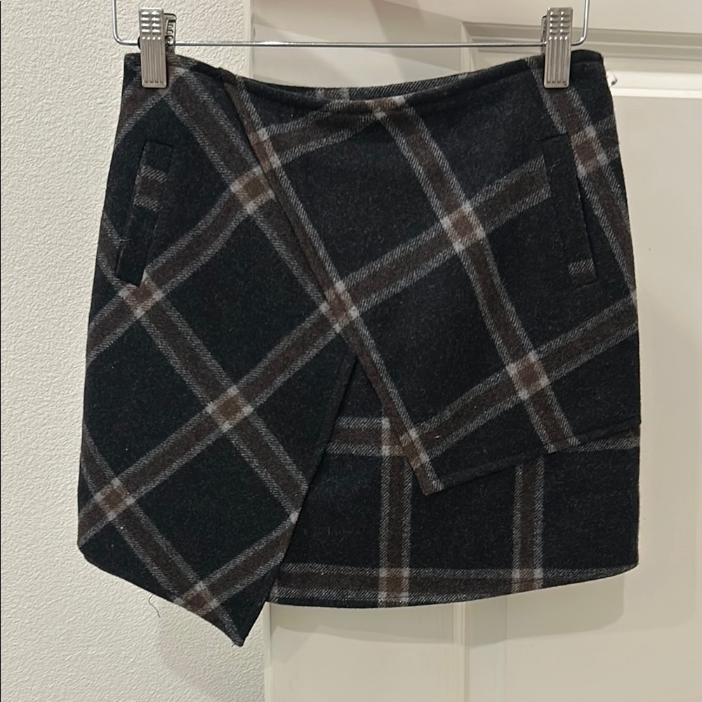 Asymmetrical plaid skirt